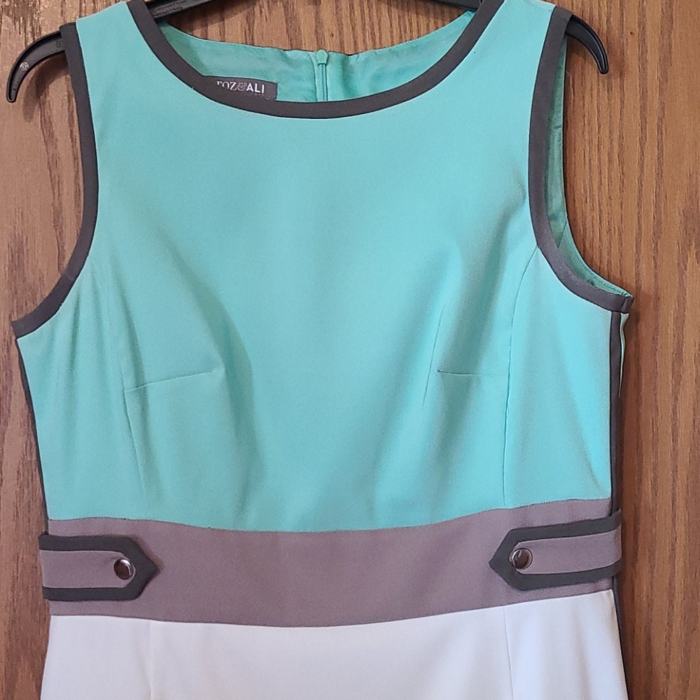 Dress - Picture 2 of 4